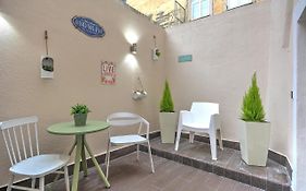 Traditional Apartment With A Terrace, Ac And Fast Internet